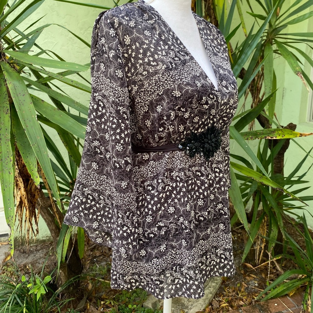 Nicole Miller black and white belted top